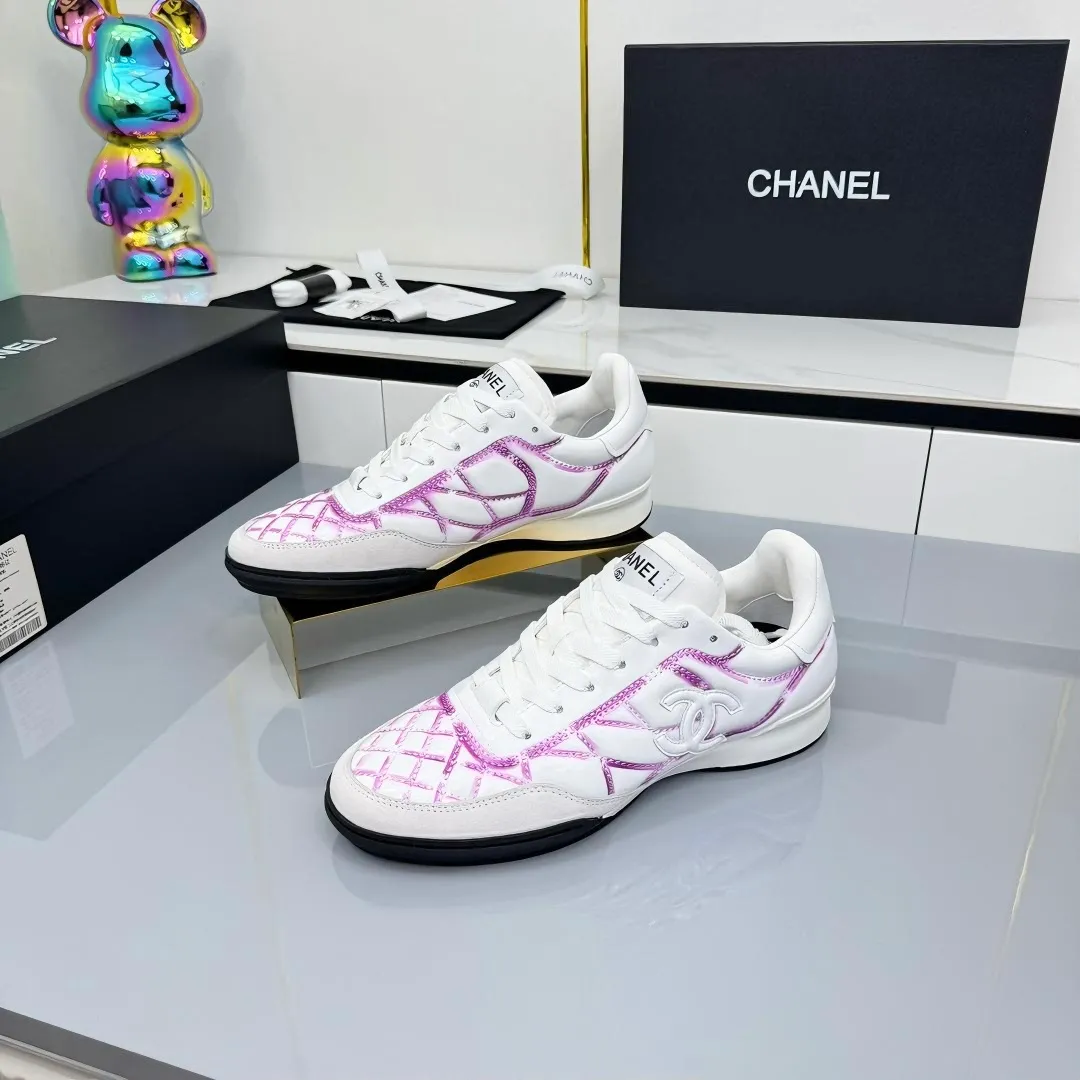 👟👟Ex-factory price 620👟👟 Top version Chanel Chanel - 2025 counter top casual sports shoes This sneaker is a classic design; the upper is electro-embroidered with a variety of techniques; the outsole is fashionable and sporty; it is extraordinary and incorporates a variety of color matching elements... The diversified mix and match is very beautiful and versatile, and can be used for leisure, fashion, sports and outdoor... ꫛꫀꪝ Go➫ Material: ❶Upper is made of: original cowhide ❷Inner lining is made of: original imported sheepskin ❸Outsole is based on: original TPU combination outsole Special counter boutique packaging complete set for women 35–41